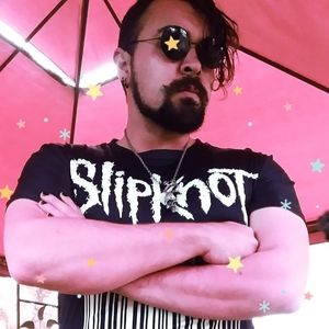 Meet your Posher, Levi